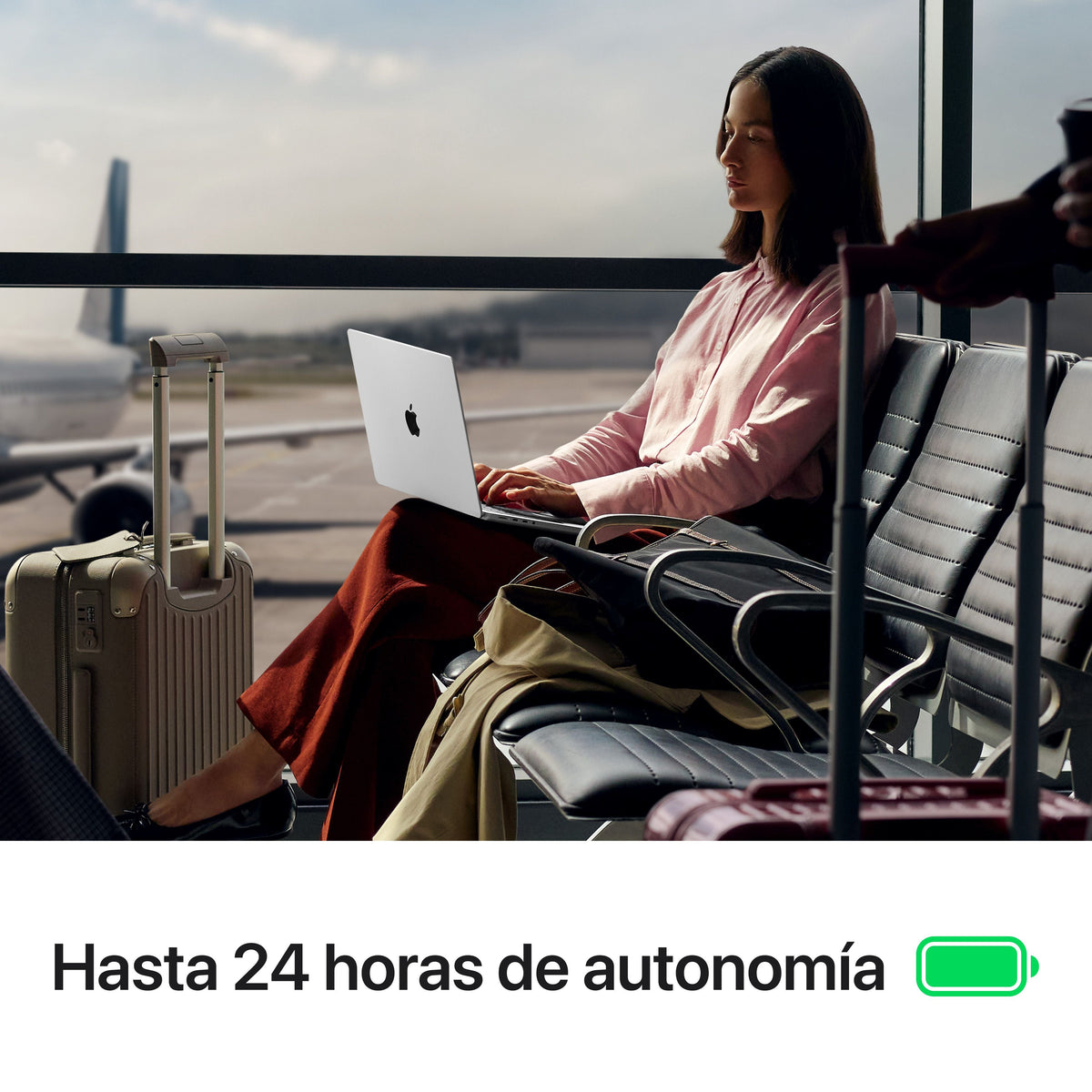 MacBook_Pro_14-in_M5_Space_Black_PDP_Image_Position_5__ESES
